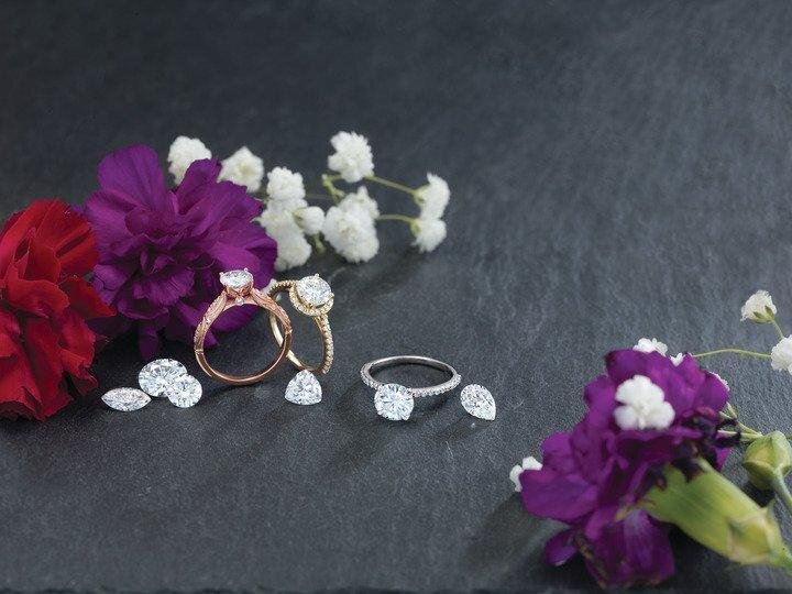 round diamond engagement rings and loose diamonds
