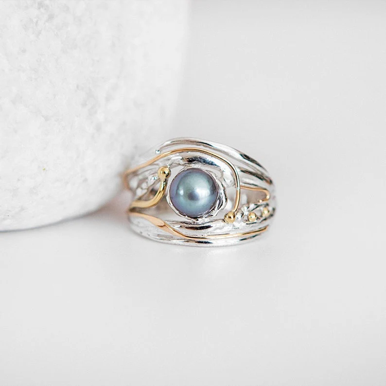 Black freshwater pearl ring